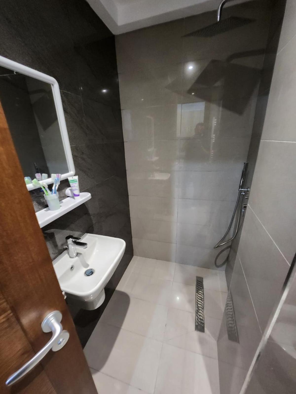 Elegant S1 Meuble Garde A Ariana -Tunis Exterior foto