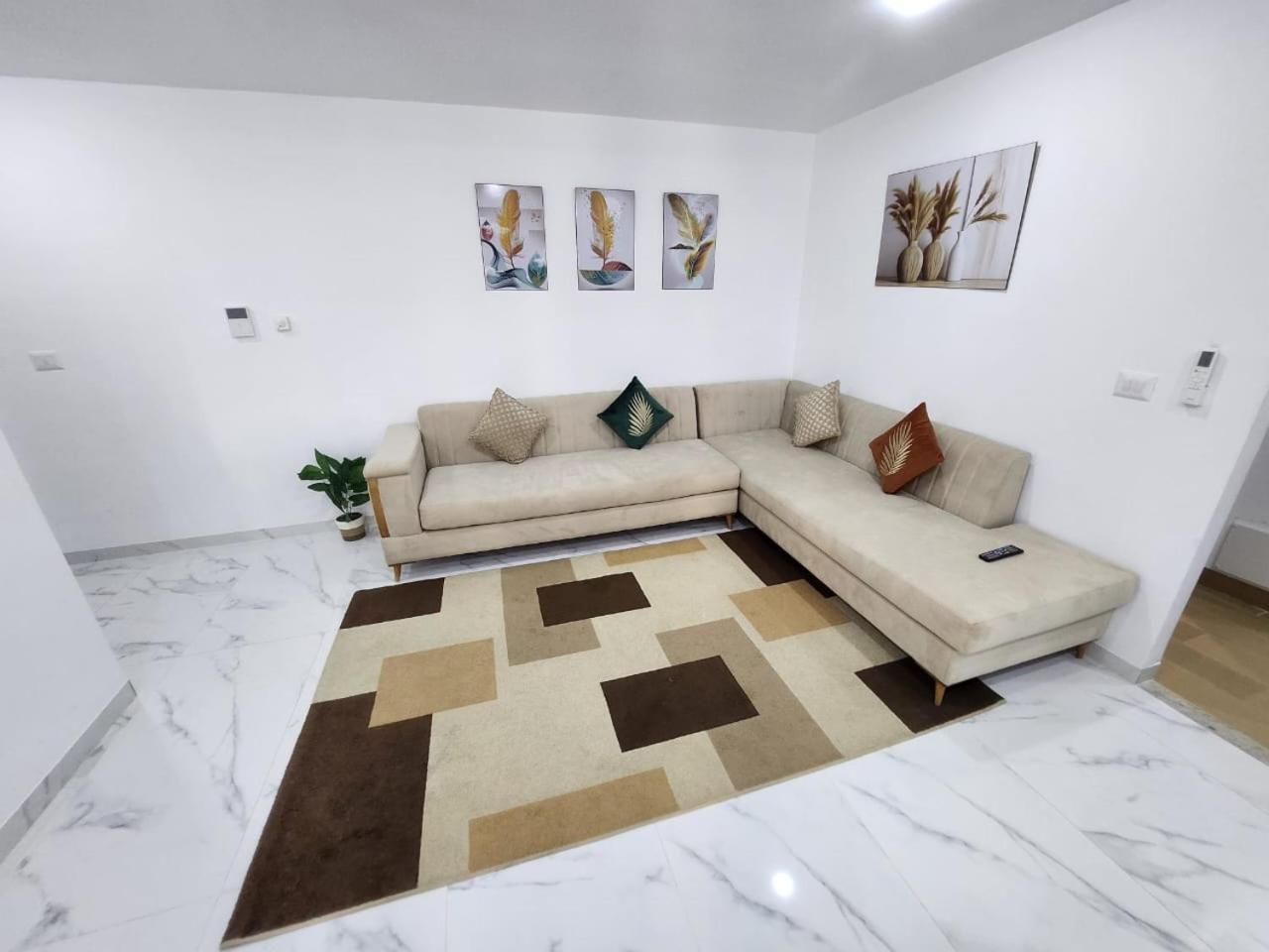 Elegant S1 Meuble Garde A Ariana -Tunis Exterior foto