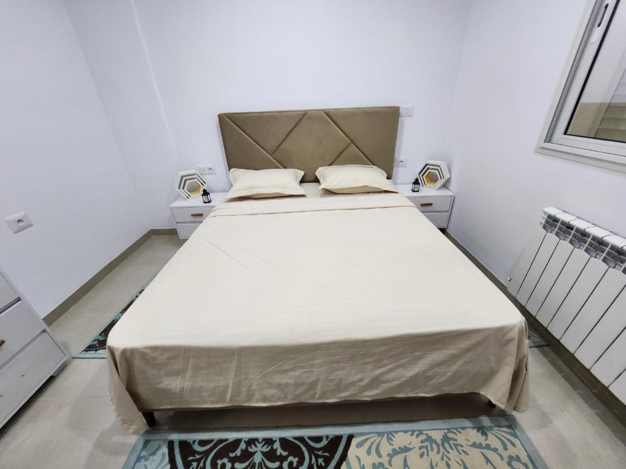 Elegant S1 Meuble Garde A Ariana -Tunis Exterior foto